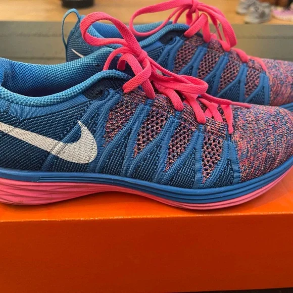 Women’s Nike Flyknit 4.0 - Picture 2 of 4